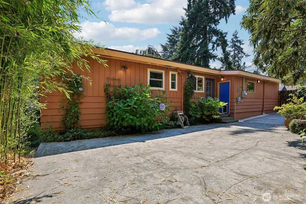 11746 22nd Avenue NE Seattle WA 98125