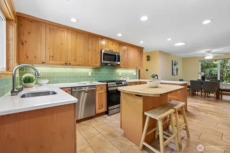 11746 22nd Avenue NE Seattle WA 98125