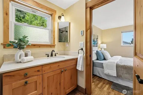 11746 22nd Avenue NE Seattle WA 98125