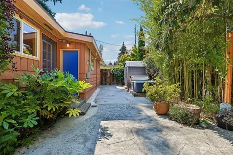11746 22nd Avenue NE Seattle WA 98125