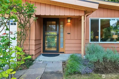 11746 22nd Avenue NE Seattle WA 98125