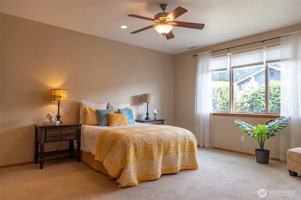 8646 Bainbridge Loop NE Lacey WA 98516