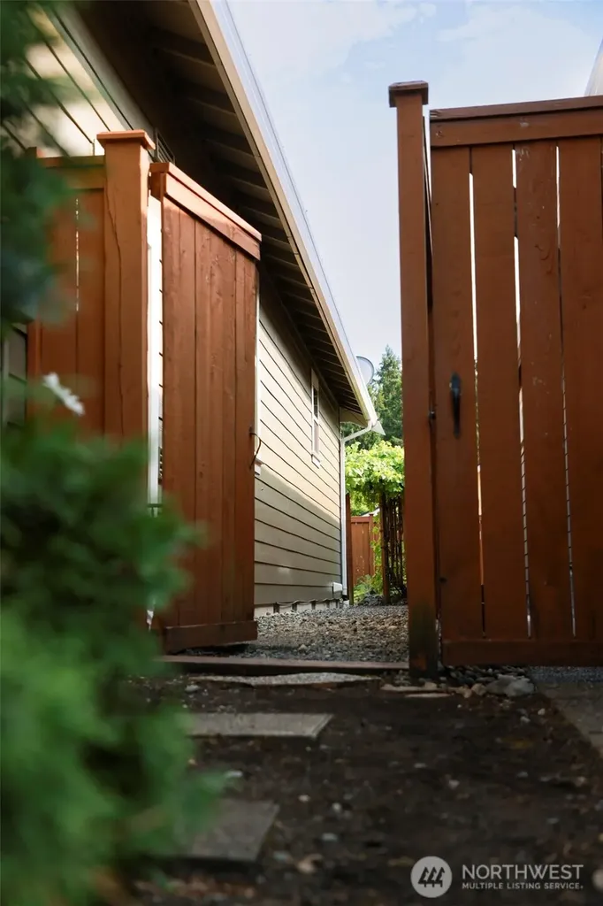8646 Bainbridge Loop NE Lacey WA 98516