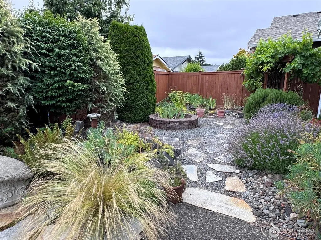 8646 Bainbridge Loop NE Lacey WA 98516