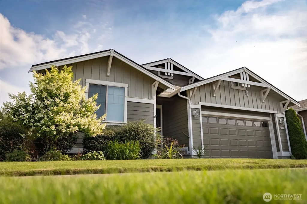 8646 Bainbridge Loop NE Lacey WA 98516