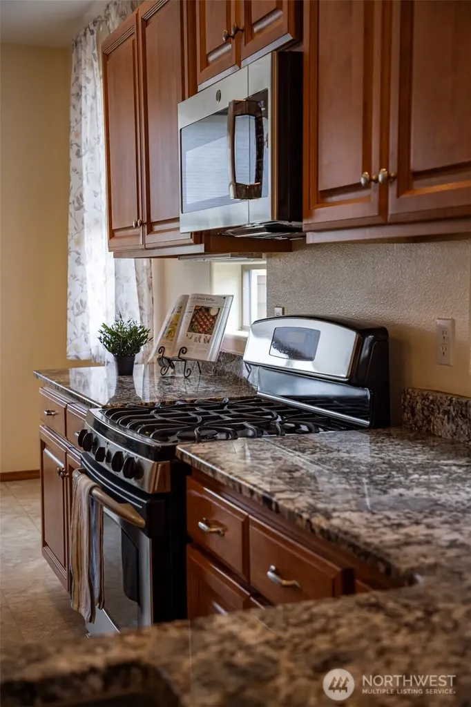 8646 Bainbridge Loop NE Lacey WA 98516