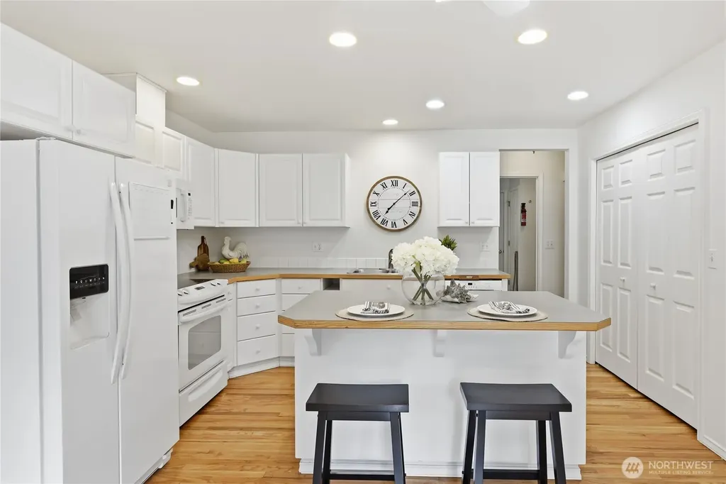 20334 12th Avenue NE Poulsbo WA 98370