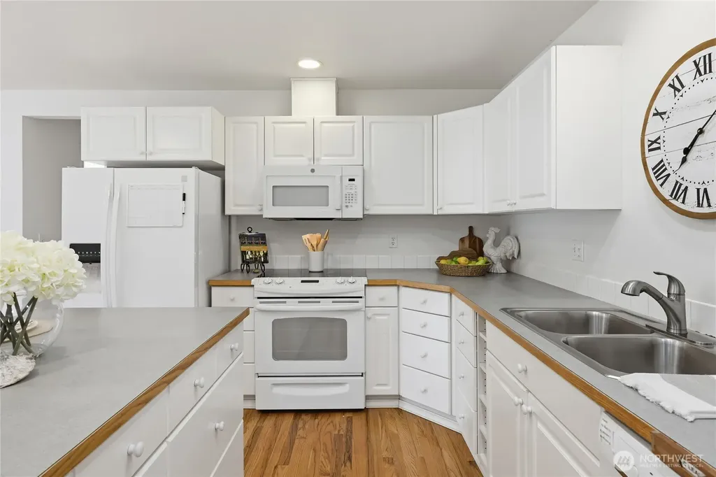 20334 12th Avenue NE Poulsbo WA 98370