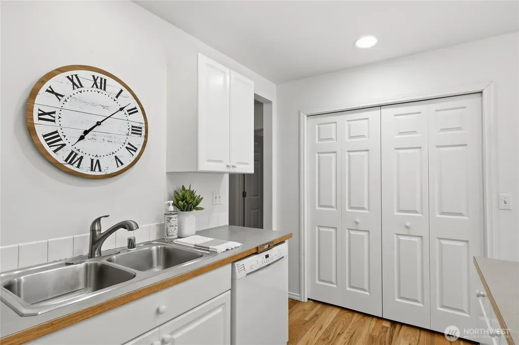 20334 12th Avenue NE Poulsbo WA 98370