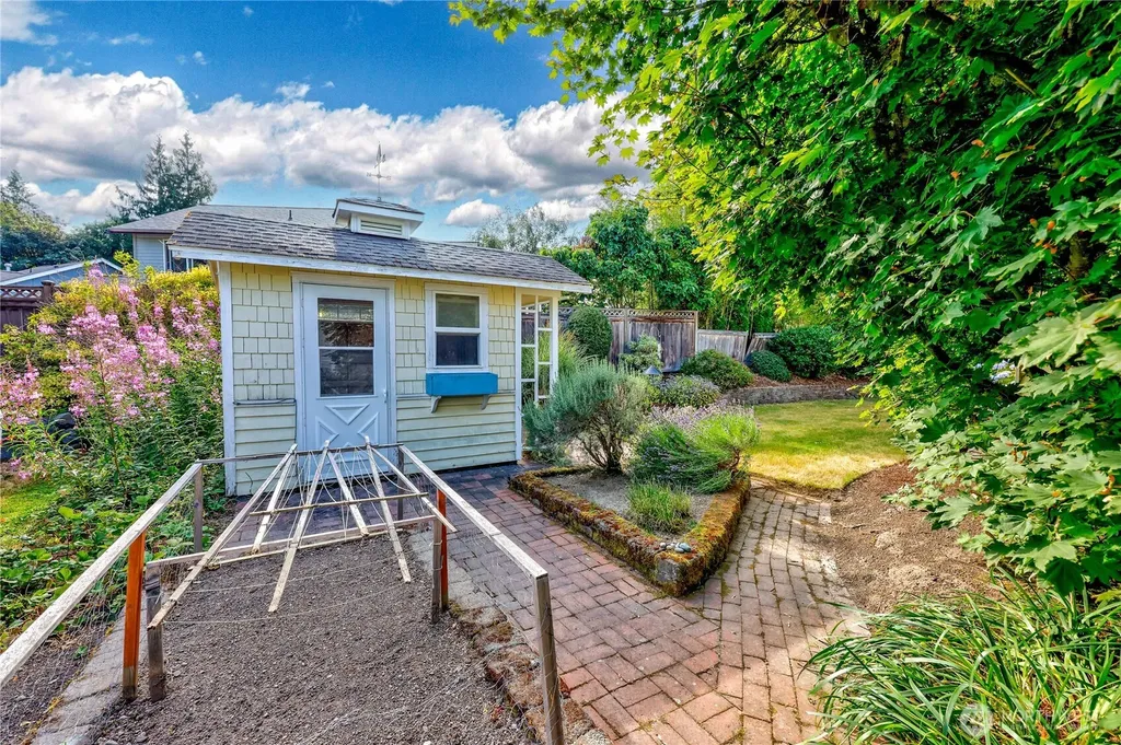 20334 12th Avenue NE Poulsbo WA 98370