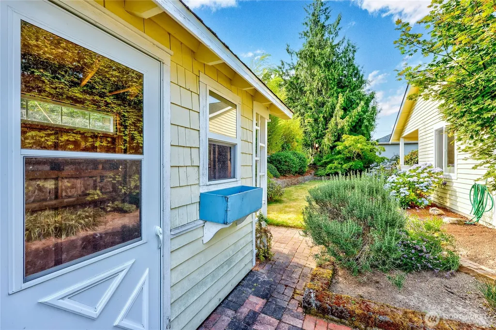 20334 12th Avenue NE Poulsbo WA 98370