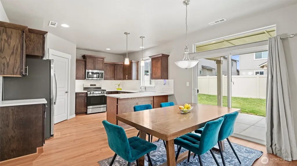 543 SW Angelina Loop College Place WA 99362