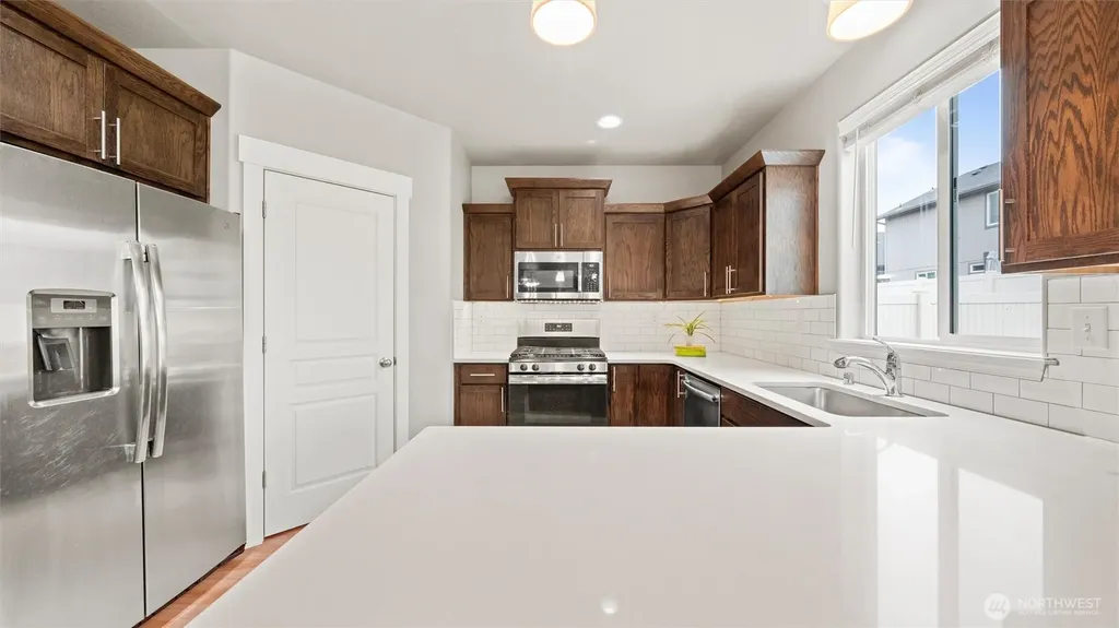 543 SW Angelina Loop College Place WA 99362