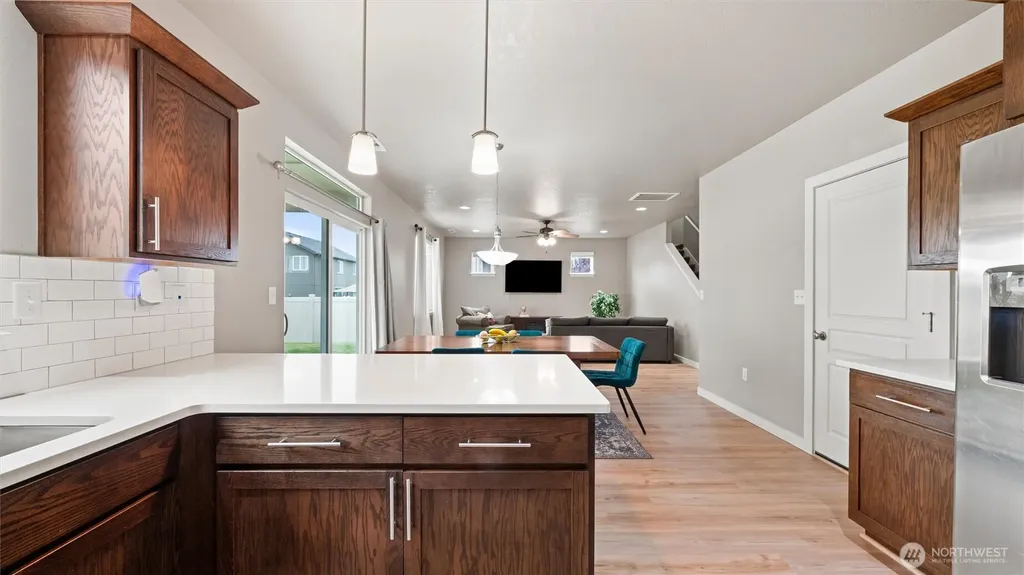 543 SW Angelina Loop College Place WA 99362