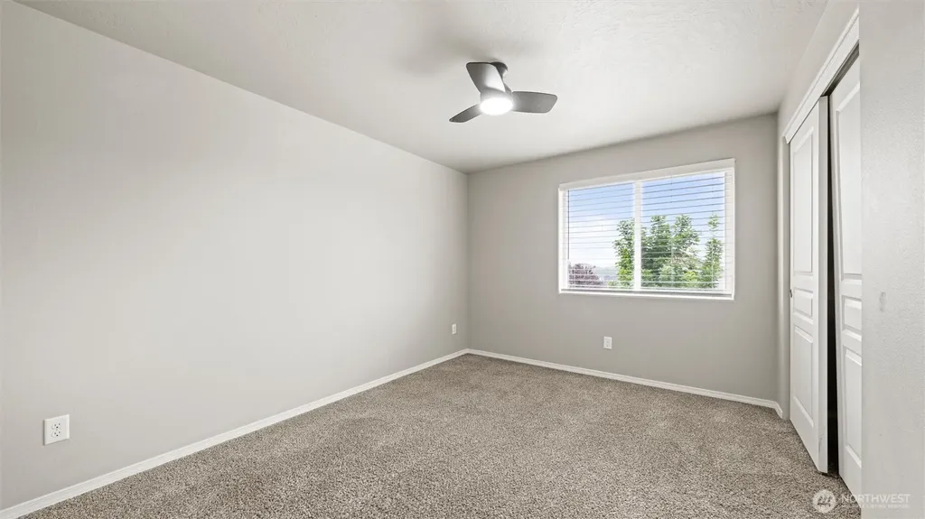 543 SW Angelina Loop College Place WA 99362