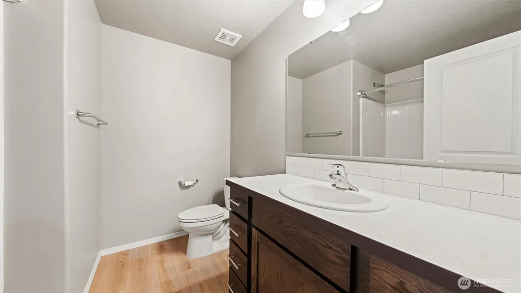 543 SW Angelina Loop College Place WA 99362