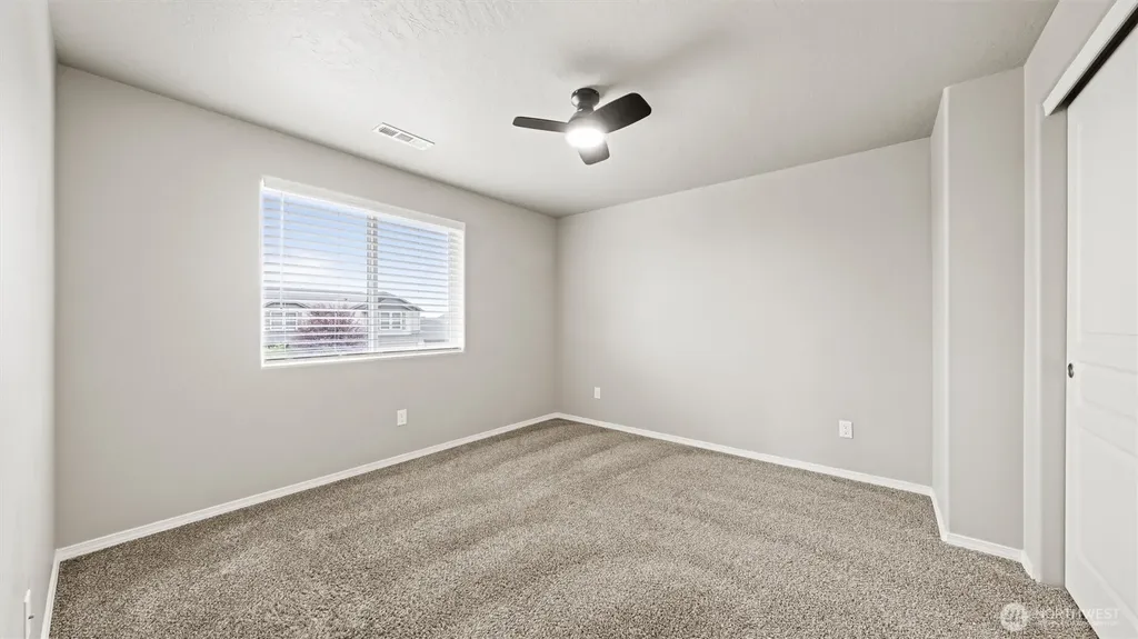543 SW Angelina Loop College Place WA 99362