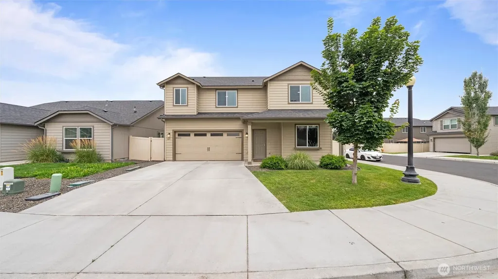 543 SW Angelina Loop College Place WA 99362