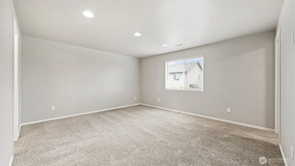 543 SW Angelina Loop College Place WA 99362