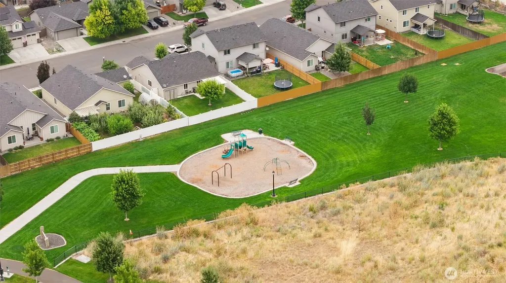 543 SW Angelina Loop College Place WA 99362