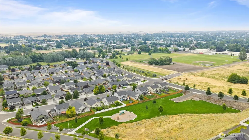 543 SW Angelina Loop College Place WA 99362