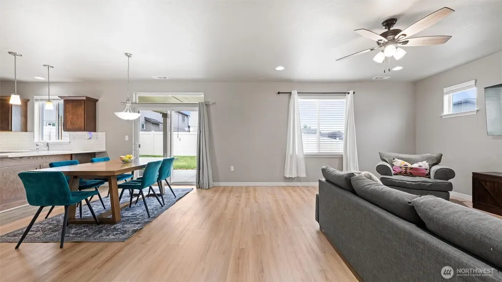 543 SW Angelina Loop College Place WA 99362