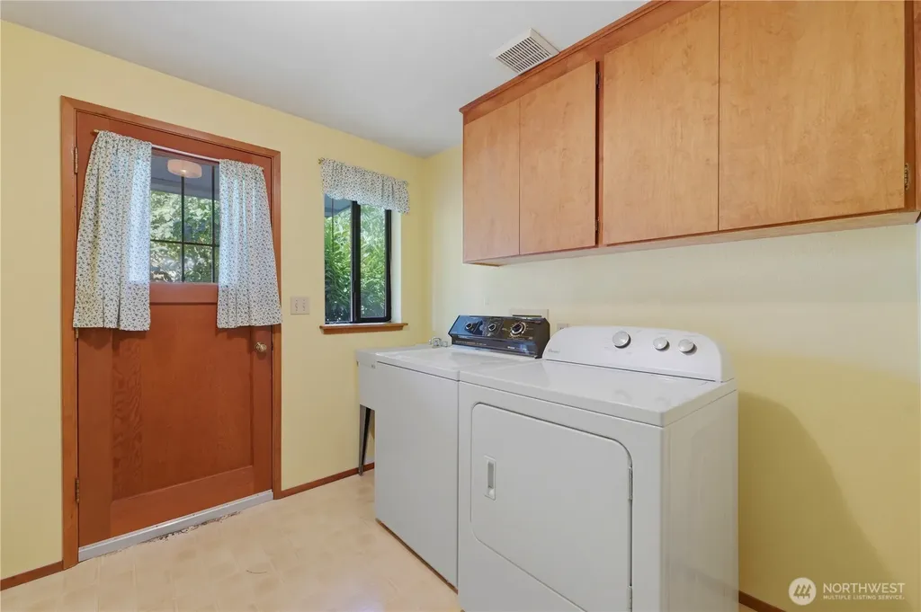 207 E 84th St Street Tacoma WA 98445