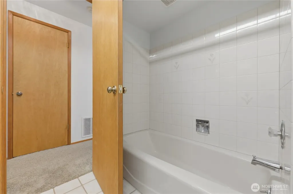 207 E 84th Street Tacoma WA 98445
