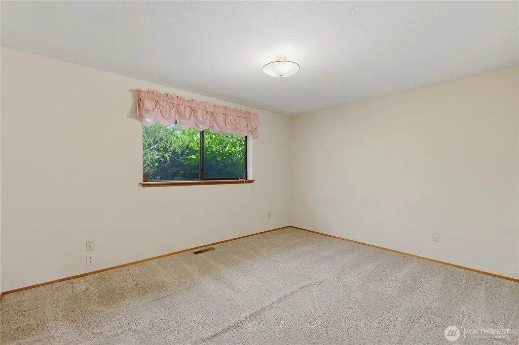 207 E 84th Street Tacoma WA 98445