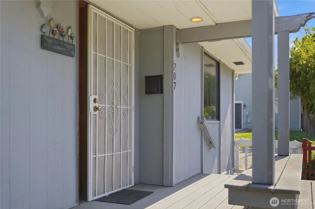 207 E 84th St Street Tacoma WA 98445