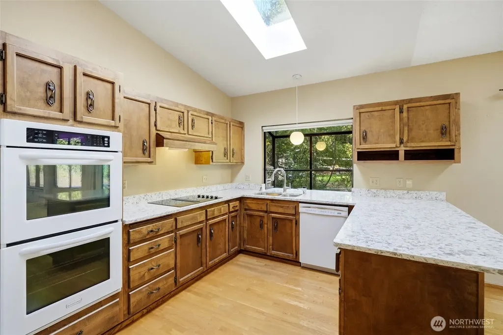 8530 Frederick Place Edmonds WA 98026