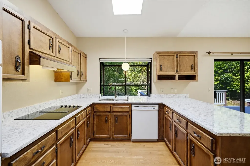 8530 Frederick Place Edmonds WA 98026