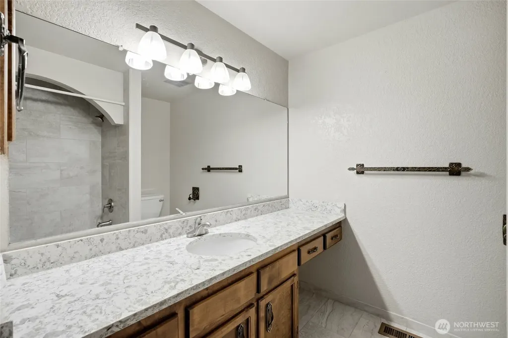 8530 Frederick Place Edmonds WA 98026