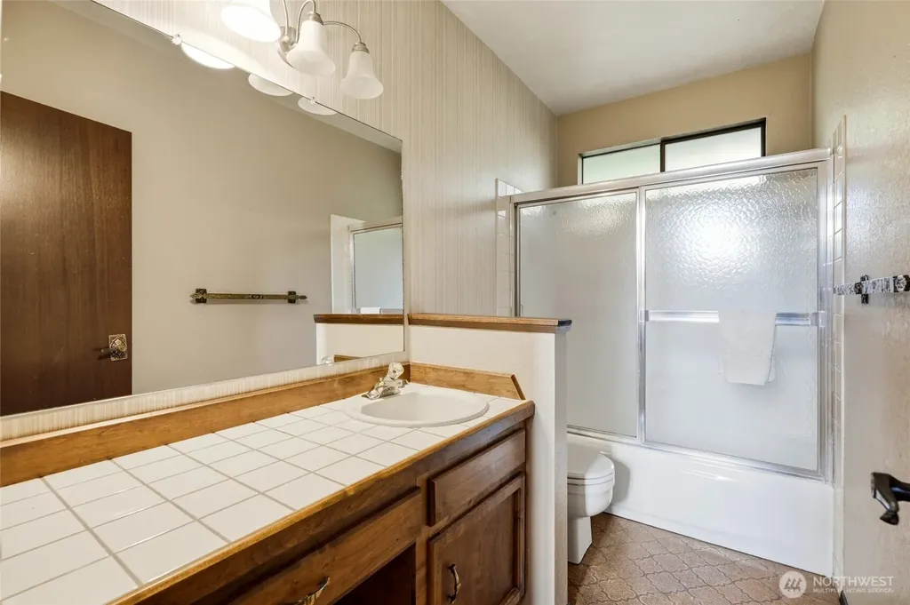 8530 Frederick Place Edmonds WA 98026