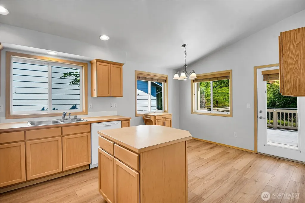 6005 74th Avenue NE Marysville WA 98270