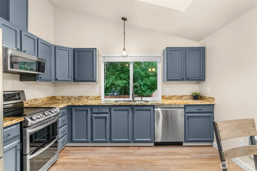 7649 Kittiwake Dr. SE Olympia WA 98513