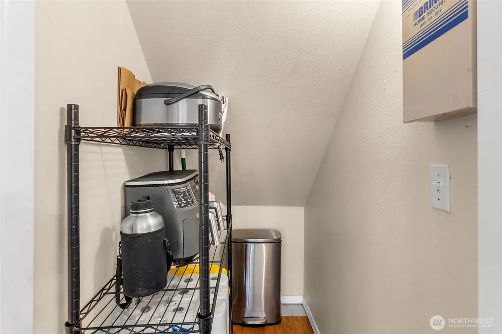 7649 Kittiwake Dr. SE Olympia WA 98513