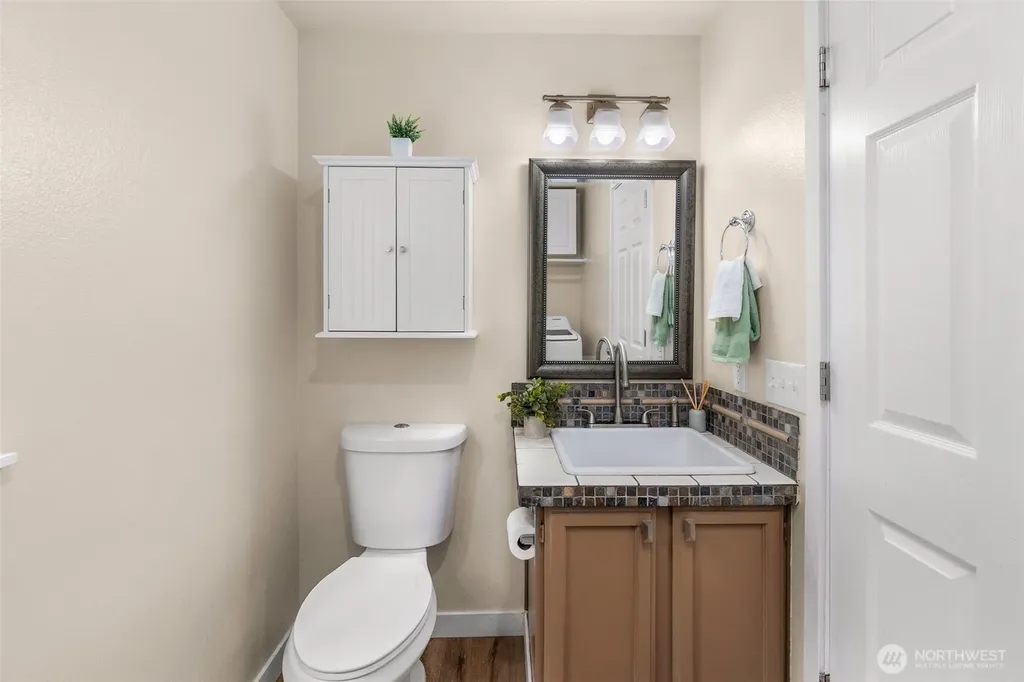 7649 Kittiwake Dr. SE Olympia WA 98513