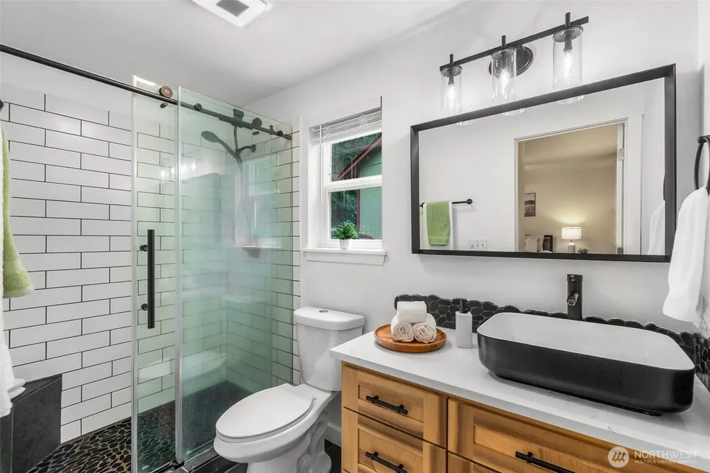 7649 Kittiwake Dr. SE Olympia WA 98513