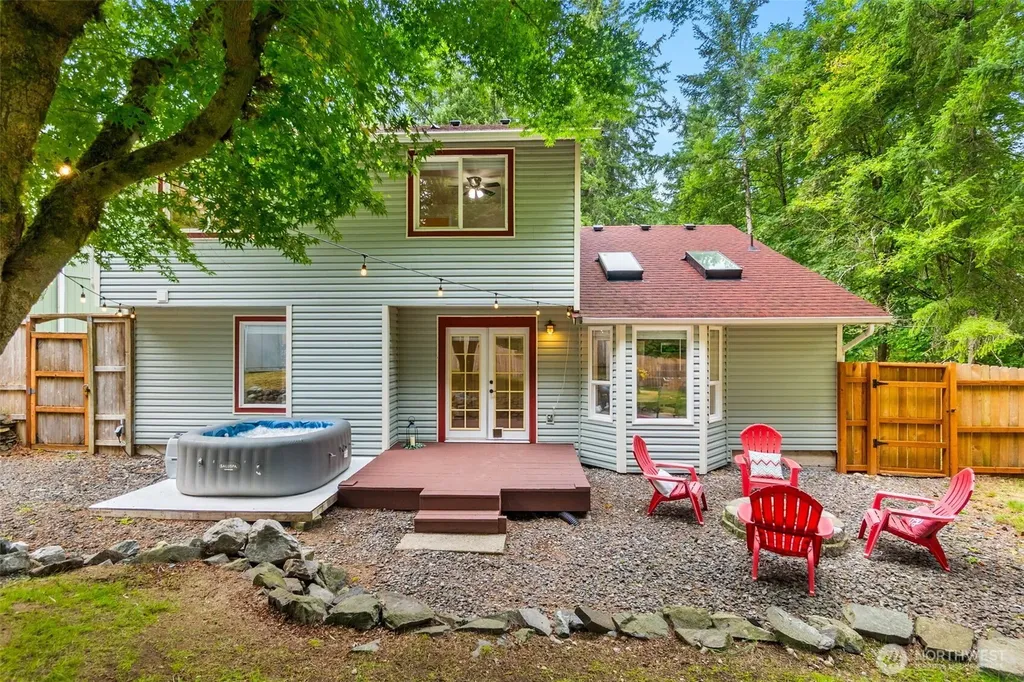 7649 Kittiwake Dr. SE Olympia WA 98513