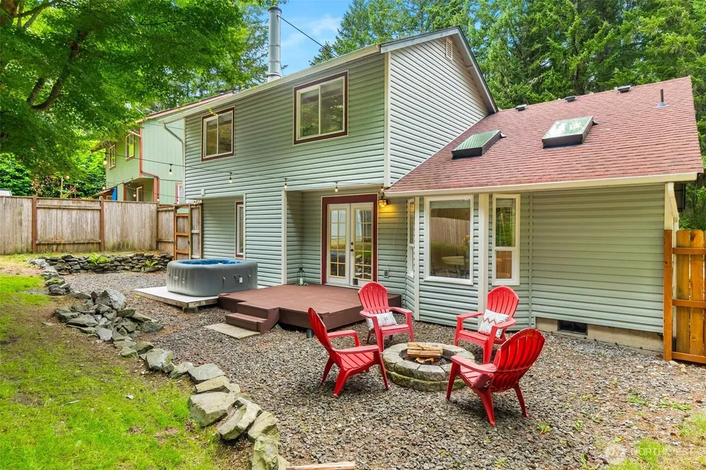 7649 Kittiwake Dr. SE Olympia WA 98513