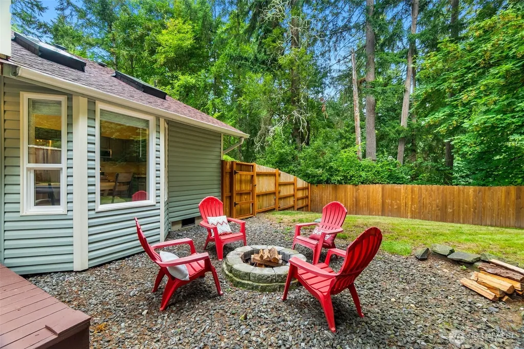 7649 Kittiwake Dr. SE Olympia WA 98513