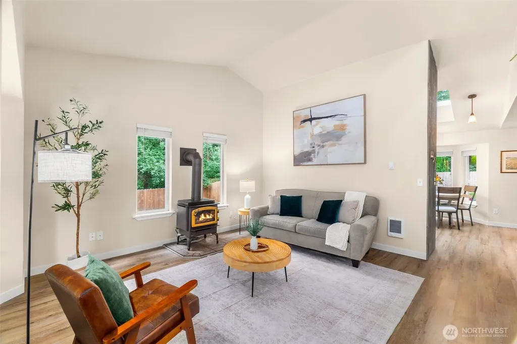7649 Kittiwake Dr. SE Olympia WA 98513