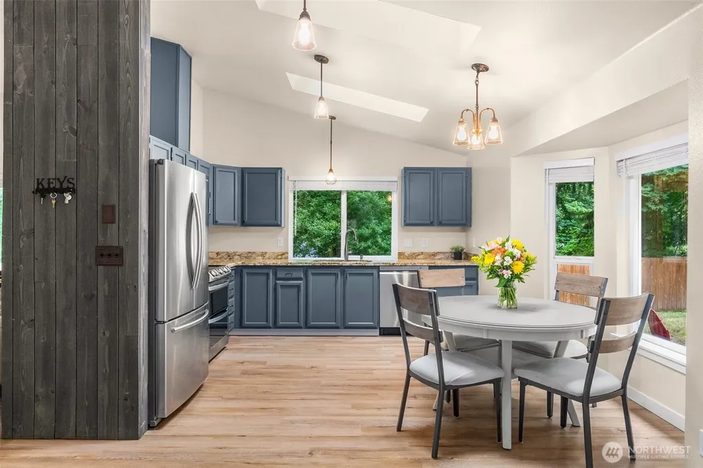 7649 Kittiwake Dr. SE Olympia WA 98513
