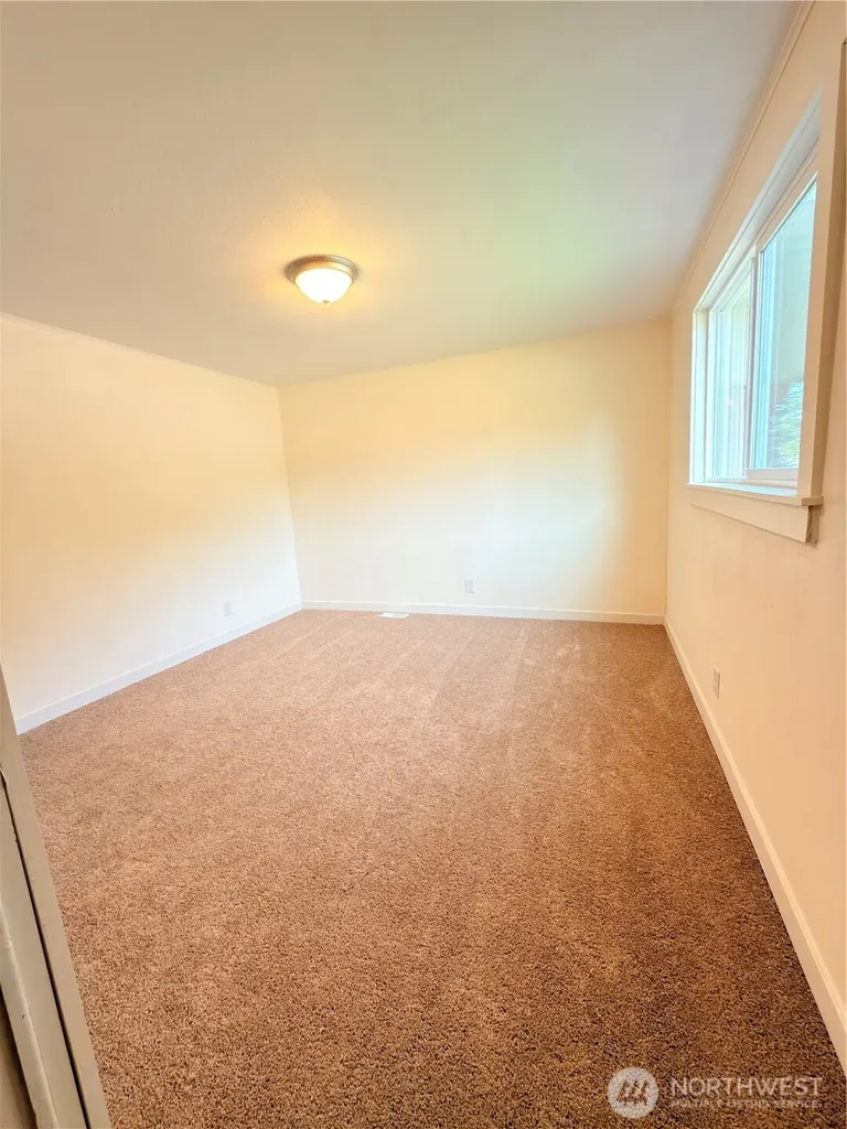 3111 28th St Ct E Tacoma WA 98443
