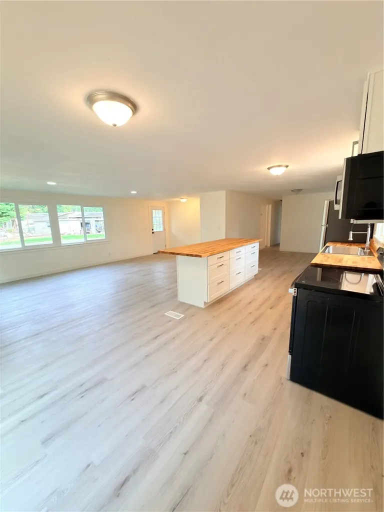3111 28th St Ct E Tacoma WA 98443