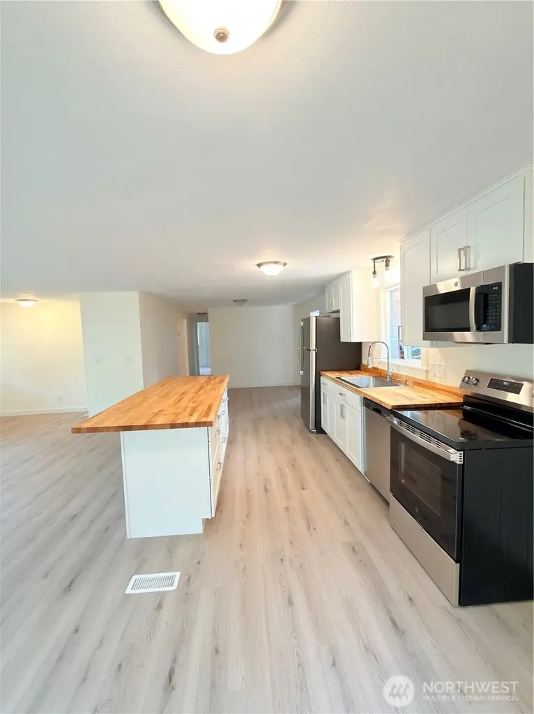 3111 28th St Ct E Tacoma WA 98443