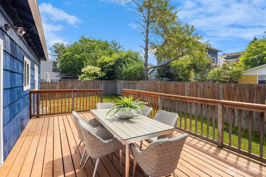 127 NE 56th Street Seattle WA 98105