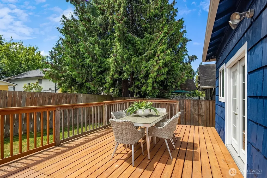127 NE 56th Street Seattle WA 98105