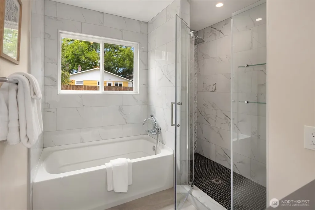 127 NE 56th Street Seattle WA 98105